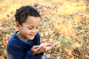 little boy praying