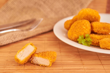 Naklejka premium Delicius fried chicken nuggets with sauce