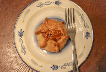 apple pie on plate