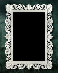 Weißer antiker Bilderrahmen 