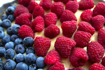 raspberries and blueberries pie