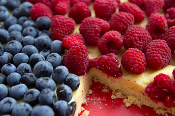 raspberries and blueberries pie