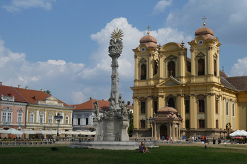 Fototapeta na wymiar Timisoara; Temeschwar; Banat; Katholische Kathedrale; Domplatz; Piata unirii