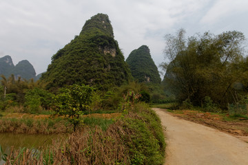 Yangshuo, wzgórza krasowe © Miroslaw