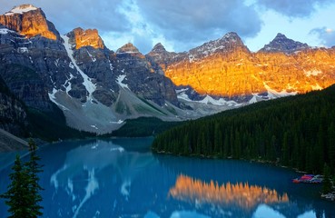 Fototapeta premium Moraine Lake - Valley of the ten peaks, Rocky Mountains, Banff, Alberta