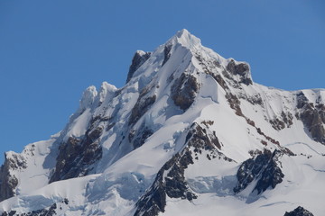 Fototapeta na wymiar Peak of a mountainb with snow / glacier