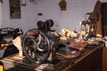 vintage shoe repaires