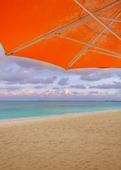 Crédence de cuisine en verre imprimé Plage de Seven Mile, Grand Cayman Close up on a single orange parasol on Seven Mile Beach in the Caribbean, Grand Cayman