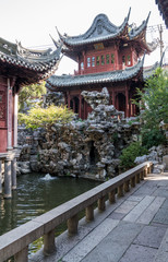 Fototapeta premium Reflecting pond in Yu or Yuyuan Garden in the old city of Shanghai