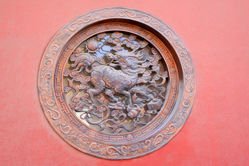 Kirin modelling lattice on red wall