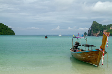 Fototapeta na wymiar Phi Phi island beach
