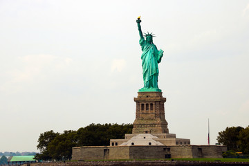 Fototapeta premium NEW YORK, USA - August 31, 2018: The Statue of Liberty on Liberty Island in New York Harbor, USA. It was designed by French sculptor Fr d ric Auguste Bartholdi and built by Gustave Eiffel.