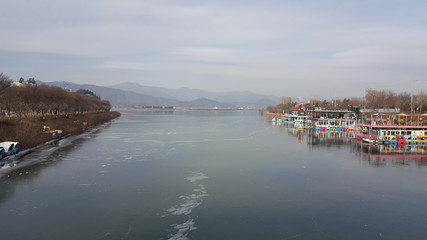 겨울 호수 풍경