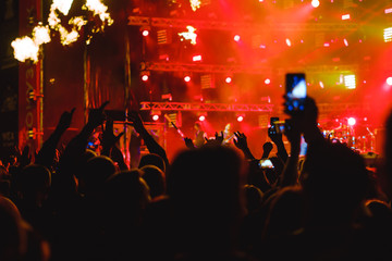 hands of people at the concert