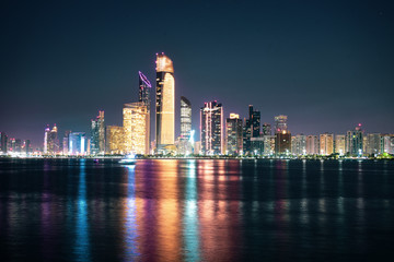 Fototapeta na wymiar Abu Dhabi Skyline
