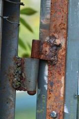 Welding of the hinges of a gate