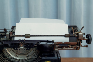 Schreibmaschine typewriter mit Papier Color