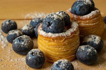 Blueberries with dough baskets covered with powdered sugar
