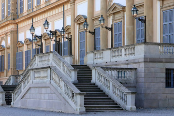 SCALINATA DELLA VILLA REALE E PALAZZO STORICO A MONZA IN ITALIA, EUROPA, FLIGHT OF STEPS OF THE ROYAL VILLA AND HISTORICAL PALACE IN MONZA IN ITALY, EUROPE