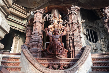 Fototapeta premium Statue of Shiva riding a Garuda