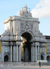 Fototapeta na wymiar Praca do Comercio with the iconic Triumphal Arch