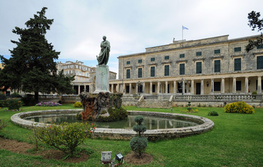 Fototapeta na wymiar Le palais royal de la ville de Corfou
