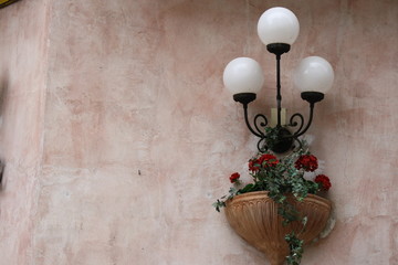 Light decorated with a vase of geraniums
