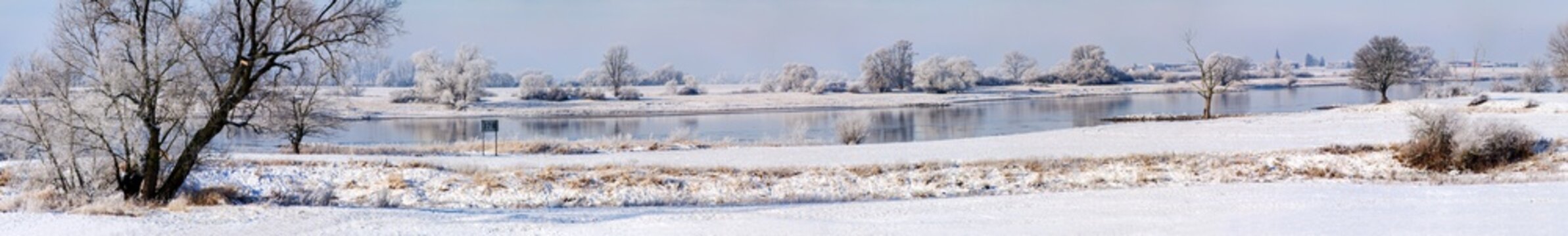 Winterlanschaft am Elbkilomer 378