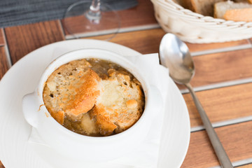 Delicious french onion soup, with cheese croutons