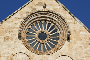 Obraz premium rosone sulla testata del transetto destro della Cattedrale di Bitonto