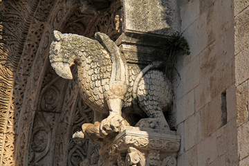 grifone; arco del portale maggiore della cattedrale di Bitonto