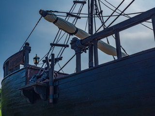 Santander / Hiszpania - 14 lipca 2018: Basen portowy z karawelami na Półwyspie La Magdalena w Santander w słoneczny lipcowy dzień © Adam Wrobel