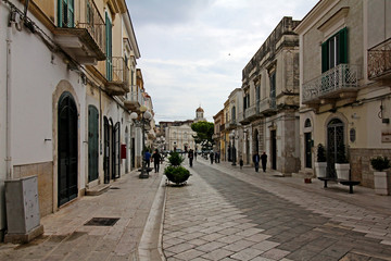 Fototapeta na wymiar Canosa di Puglia; Corso San Sabino che porta alla Cattedrale