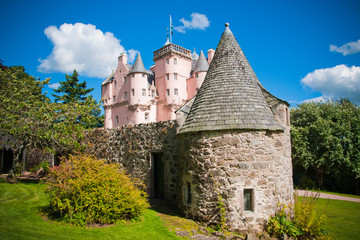 Fototapeta na wymiar Scottish castle well preserved for tourists.