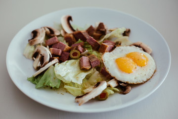 salad with egg beef and vegetables