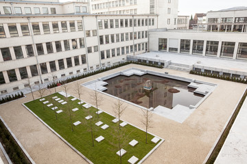 Fototapeta premium courtyard with pond
