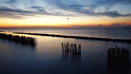 Fototapeta na wymiar Sunrise by the sea 