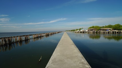 Naklejka premium Relax on the pier 