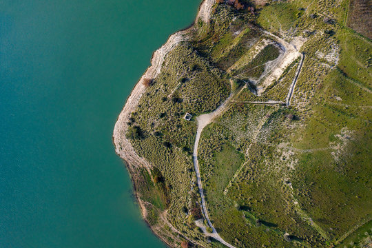 Vista aerea del lago dirillo in sicilia