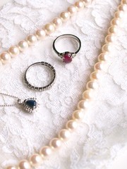 レトロなジュエリーコレクション