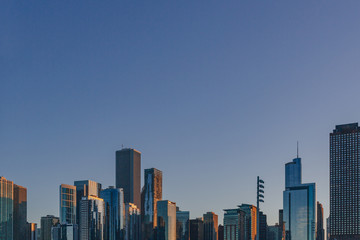 Obraz premium Skyline of downtown Chicago, USA at dusk viewed from Lake Michigan