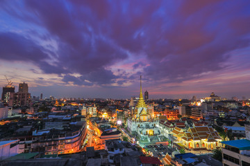 Naklejka premium Wat traimitr-withayaram or Wat Trimit in Chinatown, Bangkok.