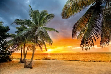 Türaufkleber Sonnenuntergang am Strand, während der Sturm kommt © susanne2688