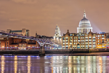 Fototapeta premium St. Paul's Cathedral and Millennium Bridge at Night