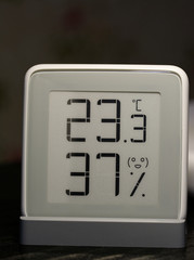 Room thermometer-hygrometer on e-ink.