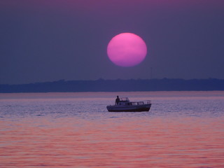 atardecer en el rió