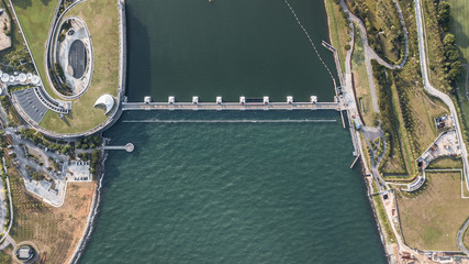 Aerial view of dam in singapore. Where fesh water vs. brine / Save fresh water / Construction Technology / Emgineering Design