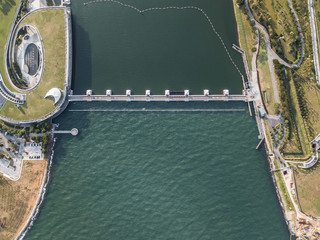 Aerial view of dam in singapore. Where fesh water vs. brine / Save fresh water / Construction Technology / Emgineering Design