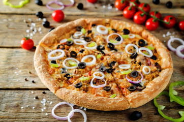 Pizza with tuna, olives, green pepper and red onion