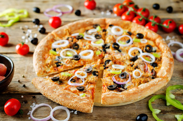 Pizza with tuna, olives, green pepper and red onion